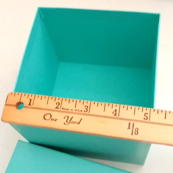 TIFFANY & CO. Gift Box - Picture 5 of 5